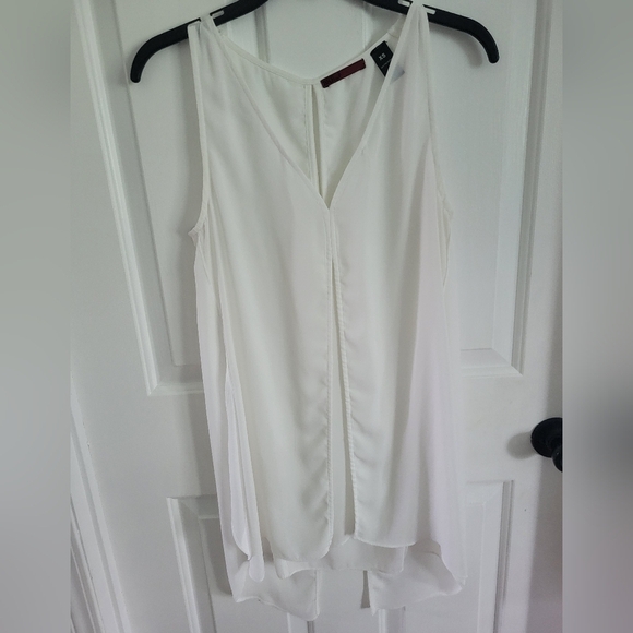 BKE Red Womens Solid White Chiffon V-neck Tank Top Size XS - Picture 1 of 4